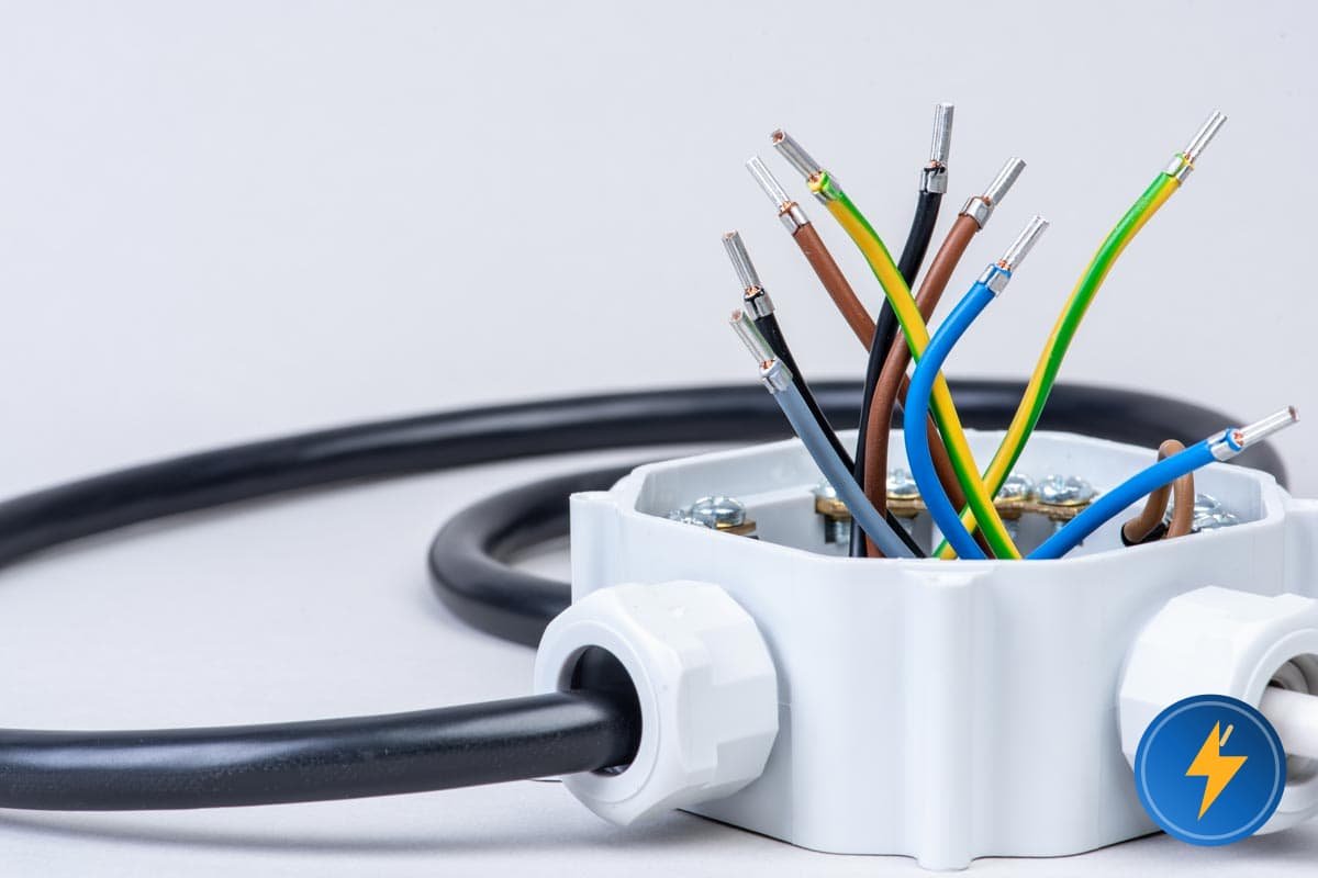 Installazione impianti allarme — elettricista a Cantù