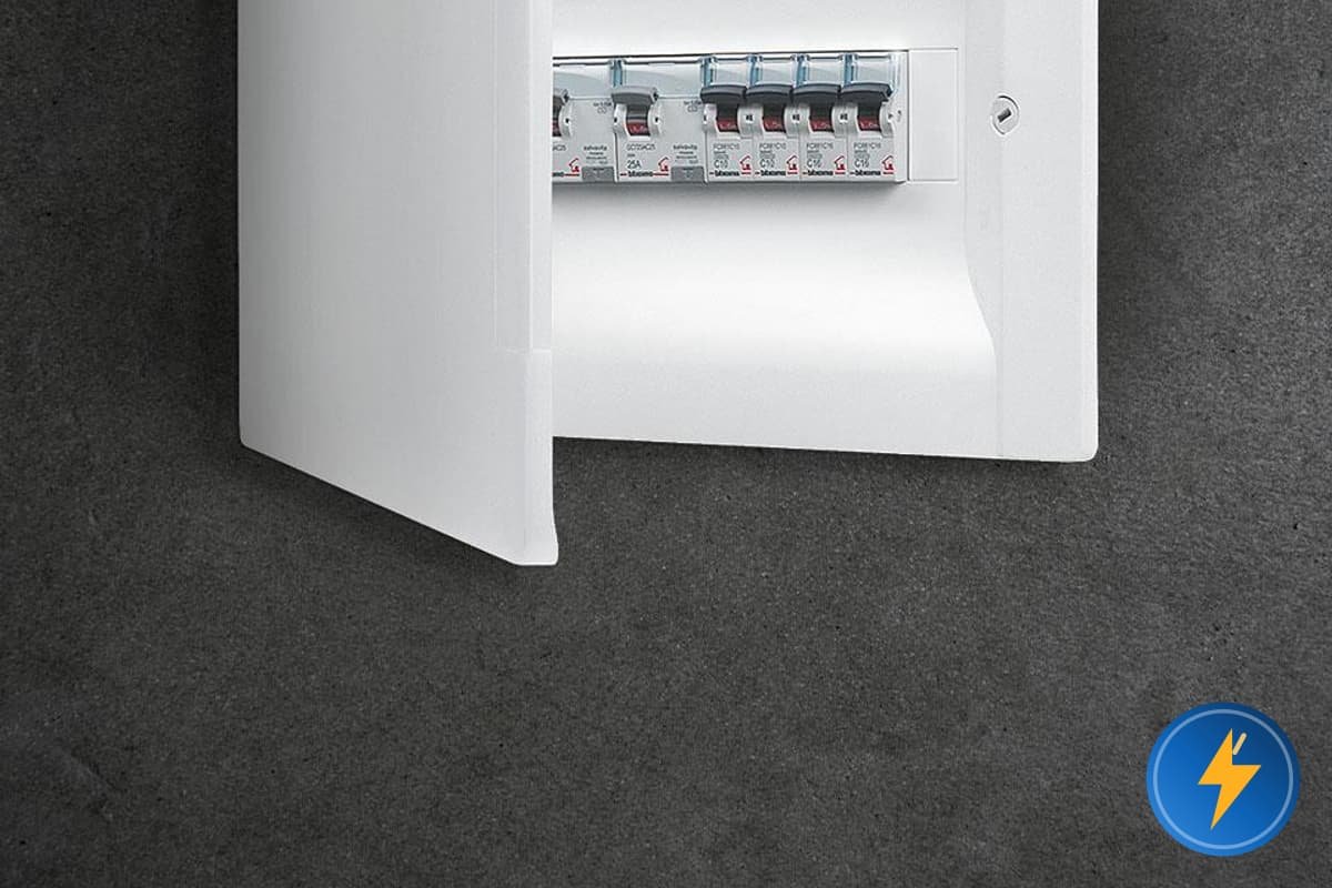 Installazione interruttori — elettricista a Cantù